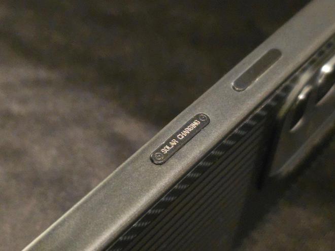 MWC 2025 传音Infinix展示变色手机、太阳能充电手机(图3)