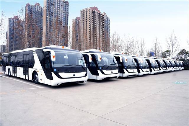 宇通高端机场摆渡车批量交付科威特(图1)